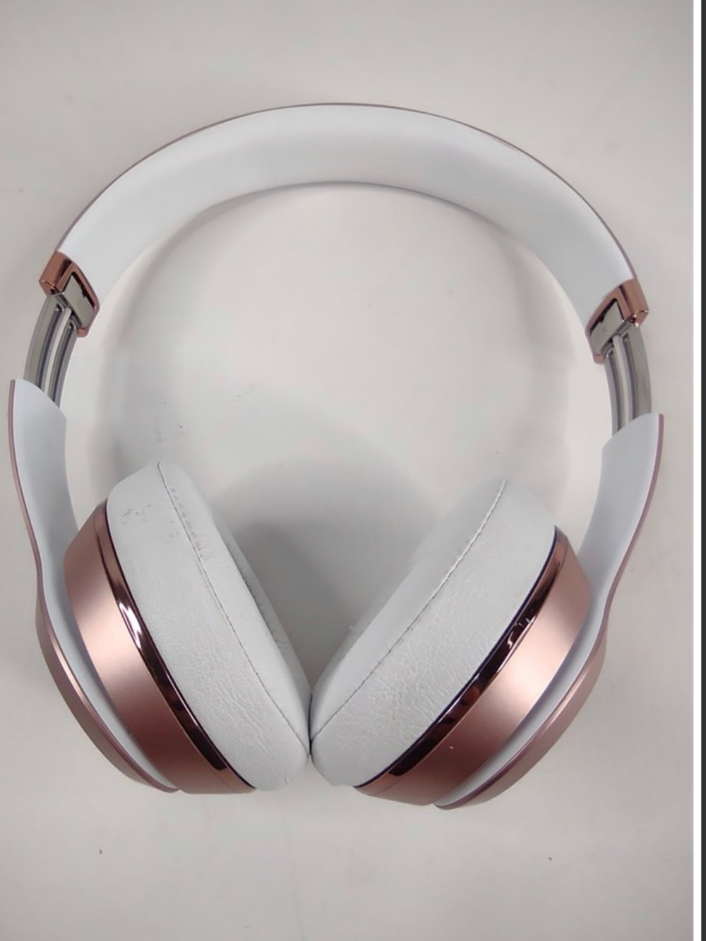 Beats Solo3 Wireless On-Ear Headphones–Rose Gold w/Carrying Case (Tested) - Picture 4 of 12